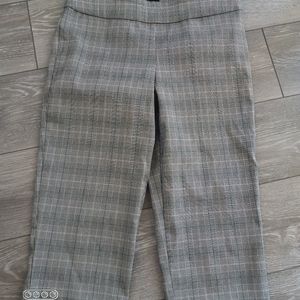 Counterparts Stretchy Capri Pants Size  12 Petite